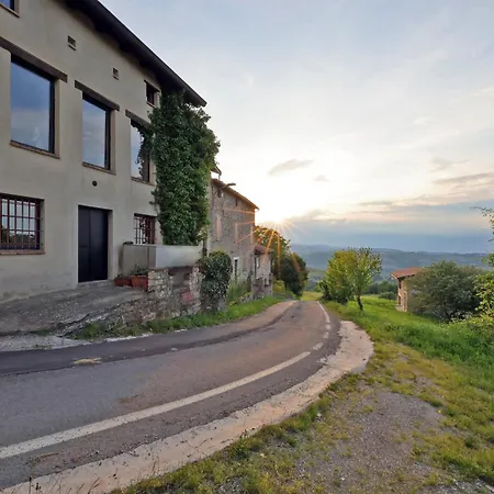 Splendida Casa In Sasso In Borgo Canossa