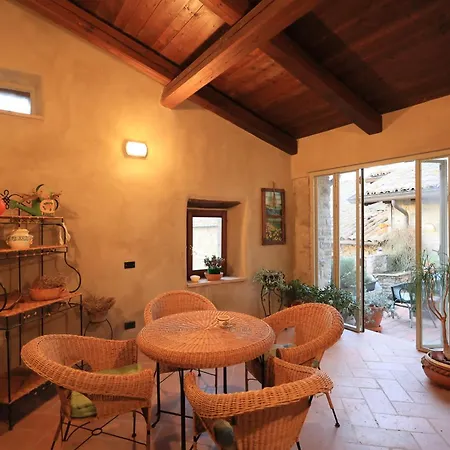 Splendida Casa In Sasso In Borgo *