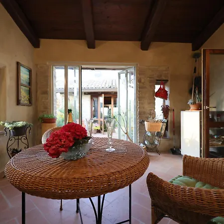 Splendida Casa In Sasso In Borgo Canossa