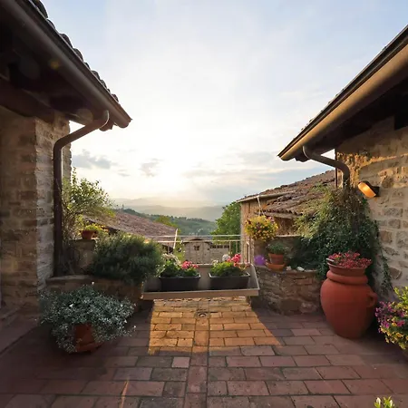 Splendida Casa In Sasso In Borgo Holiday home Canossa