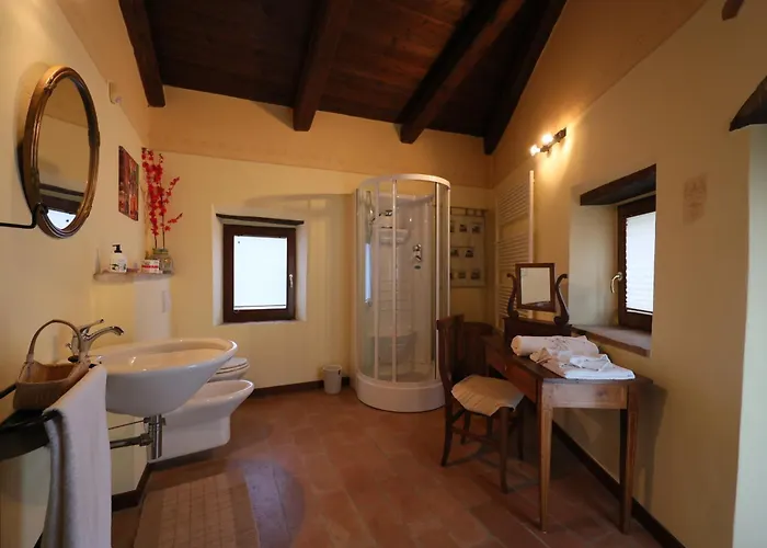 Semesterbostad Splendida Casa In Sasso In Borgo Canossa