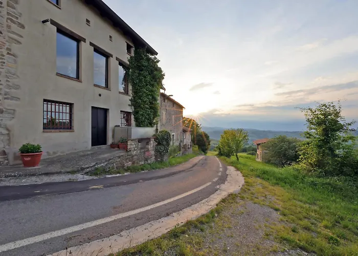 Splendida Casa In Sasso In Borgo Canossa