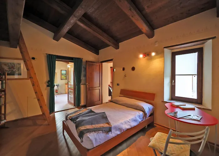 Splendida Casa In Sasso In Borgo * Canossa