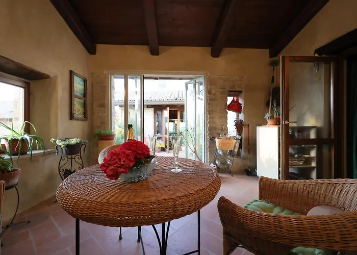 Splendida Casa In Sasso In Borgo Canossa