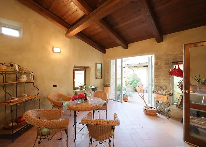 Splendida Casa In Sasso In Borgo Semesterbostad Canossa