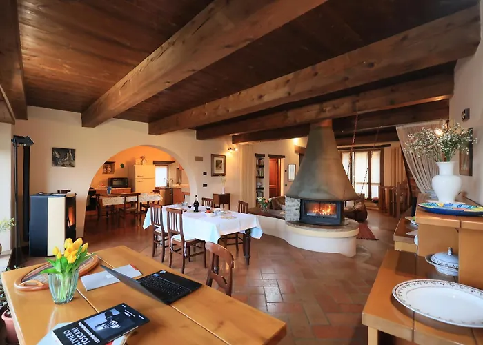 Splendida Casa In Sasso In Borgo Canossa